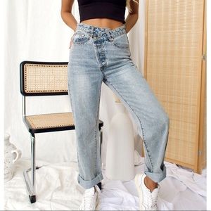 NWT Dylan asymmetrical jeans - light wash